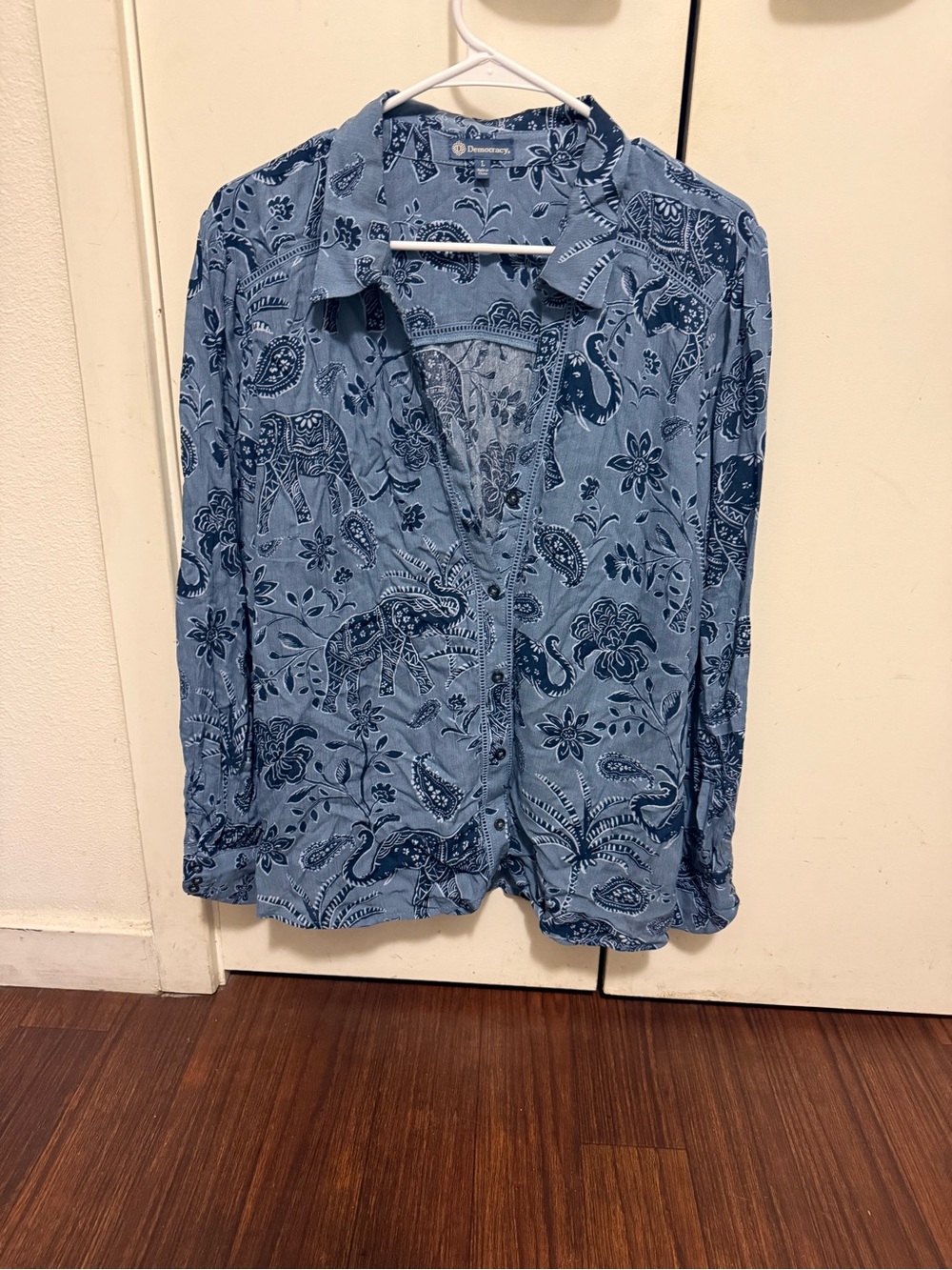 Democracy Womens Button Down Elephant Floral Print Long Sleeve Top